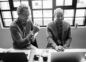 爱游戏中国-斯密斯：凭借敏锐的视野与速度，成为全黑队不可或缺的球员，斯密06